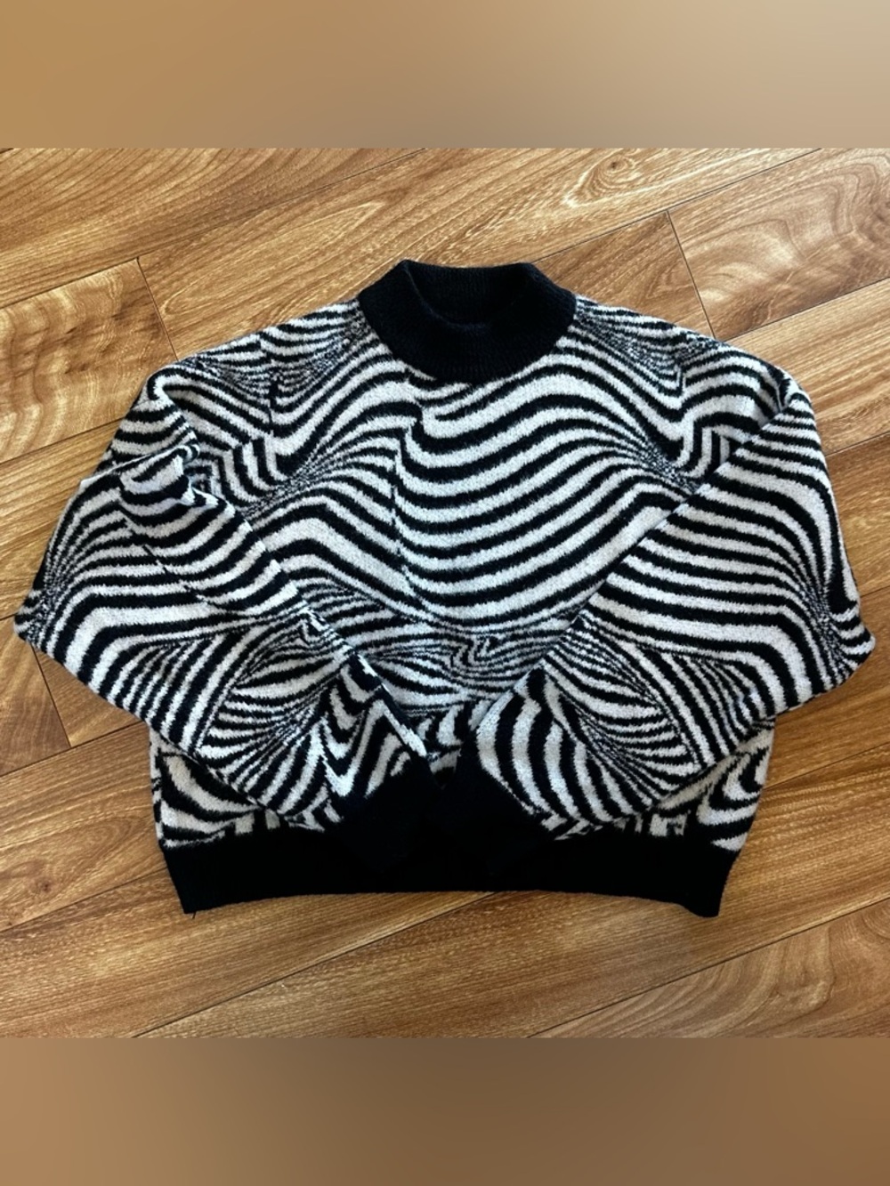 Cotton On black and white optical illusion psychedelic stripe sweater